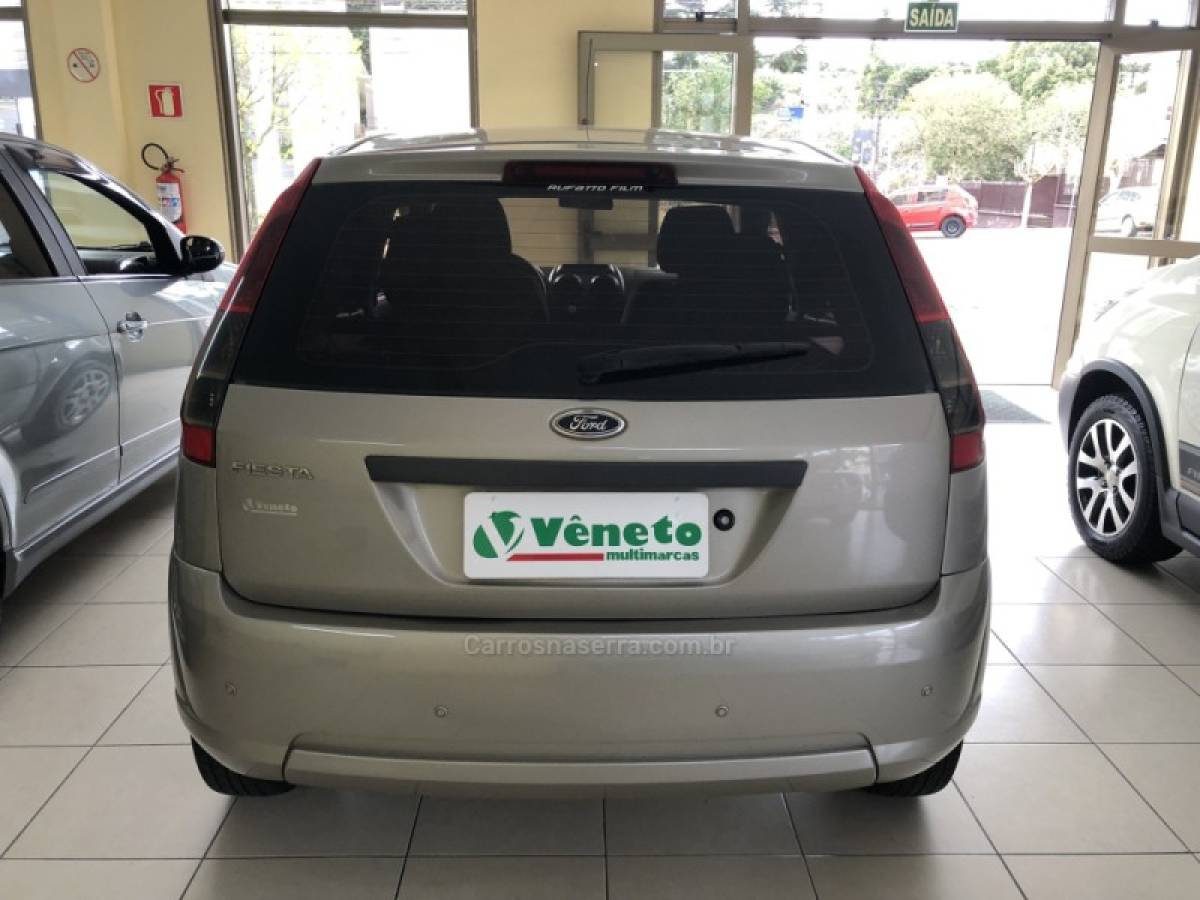FORD - FIESTA - 2014/2014 - Prata - Sob Consulta