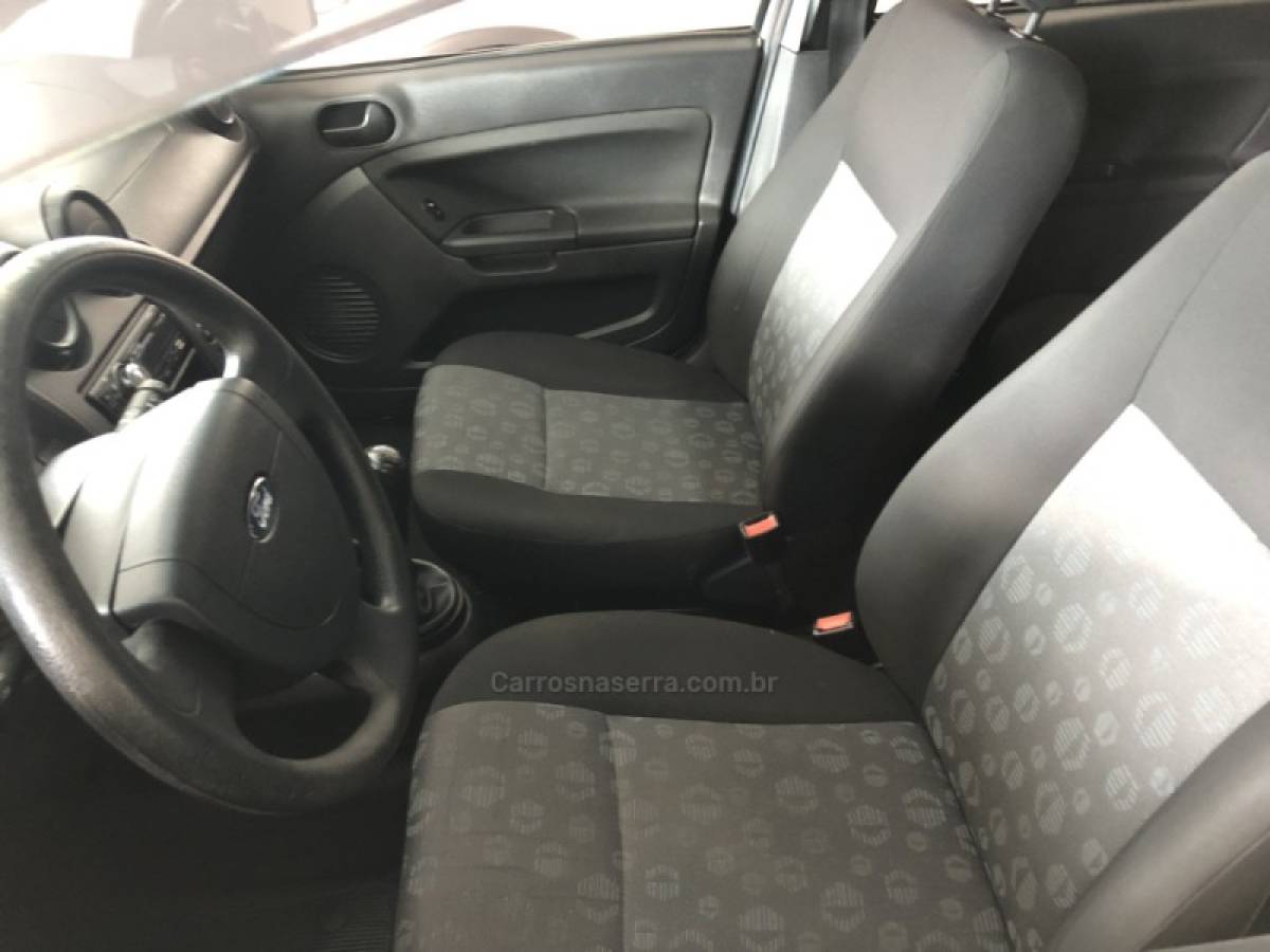 FORD - FIESTA - 2014/2014 - Prata - Sob Consulta