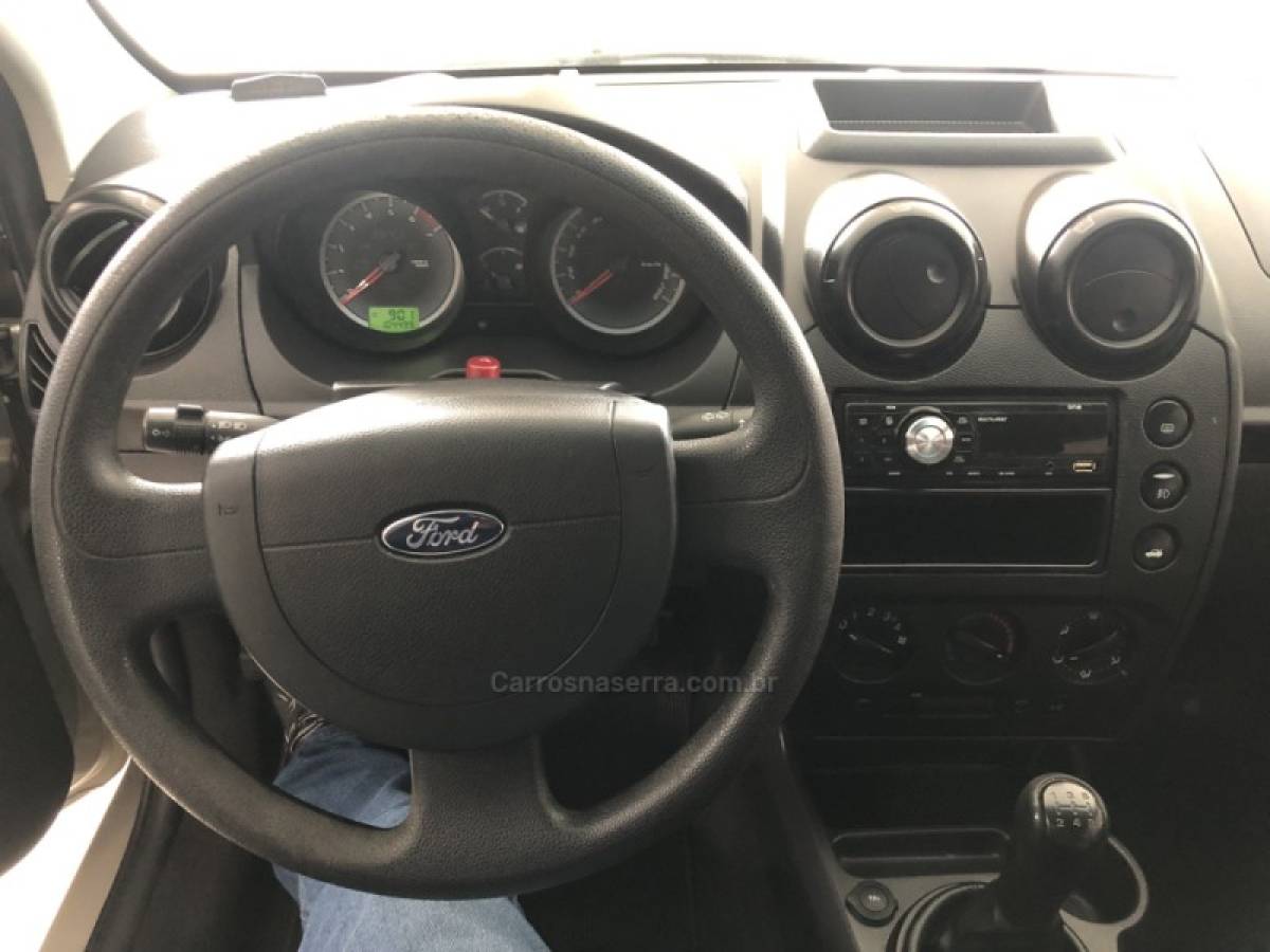 FORD - FIESTA - 2014/2014 - Prata - Sob Consulta