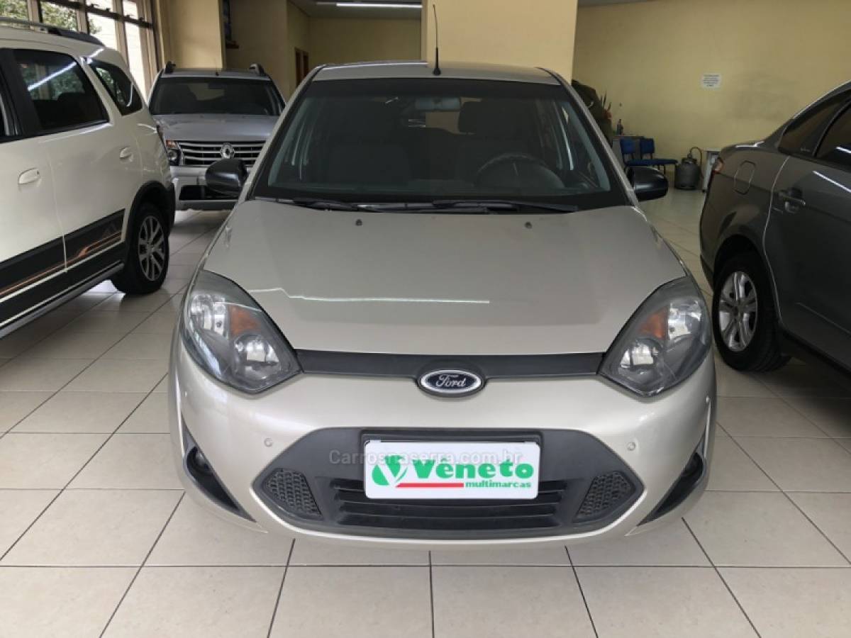 FORD - FIESTA - 2014/2014 - Prata - Sob Consulta