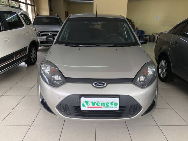 FORD - FIESTA - 2014/2014 - Prata - Sob Consulta